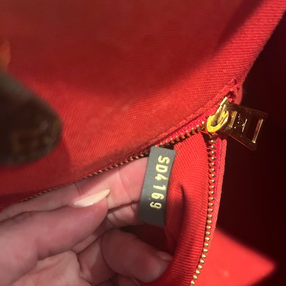 100% Authentic Louis Vuitton Onthego GM - Picture 8 of 11